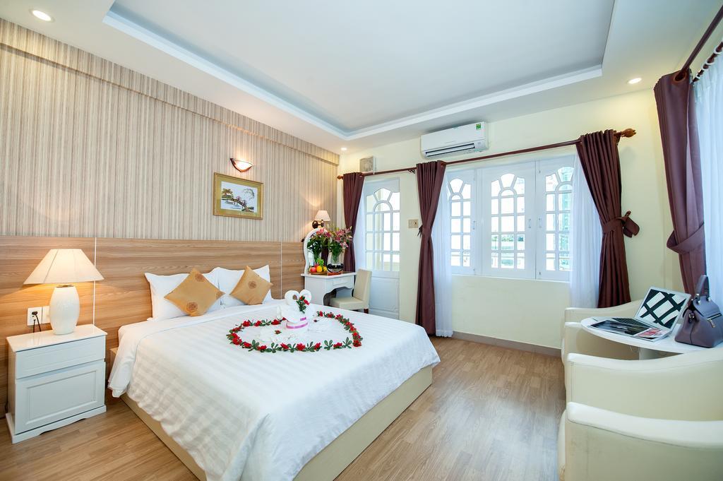 Deluxe Double or Twin Room with City View