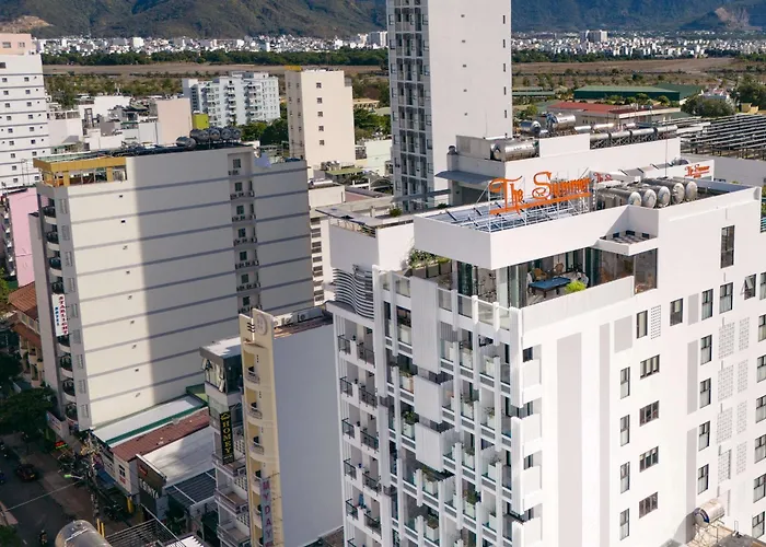 Hotel with view: The Summer Hotel